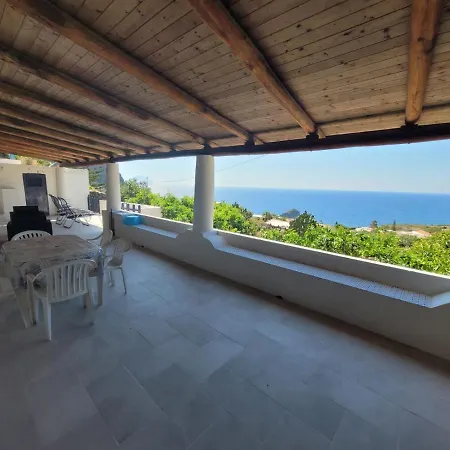 Holiday home Lino E Iolanda Pollara